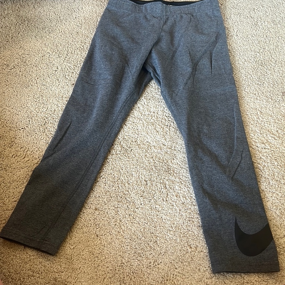 Like new ! NIKE! Capri super soft and thin material size medium